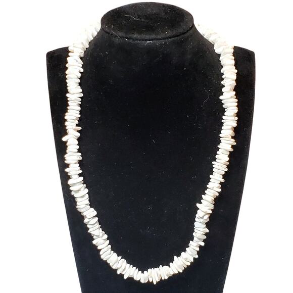 Vintage White Puka Shell Chip Beaded Necklace Barrel Closure 16" Retro - Picture 1 of 4